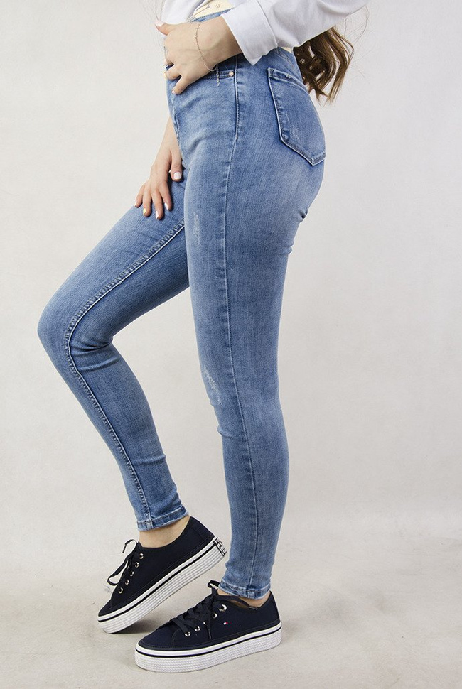 Jasne spodnie jeansowe z wysokim stanem