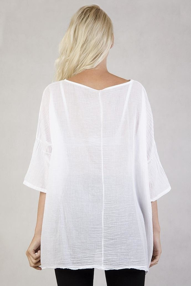 Bluzka biała z pięknym nadrukiem i przedłużanym tyłem