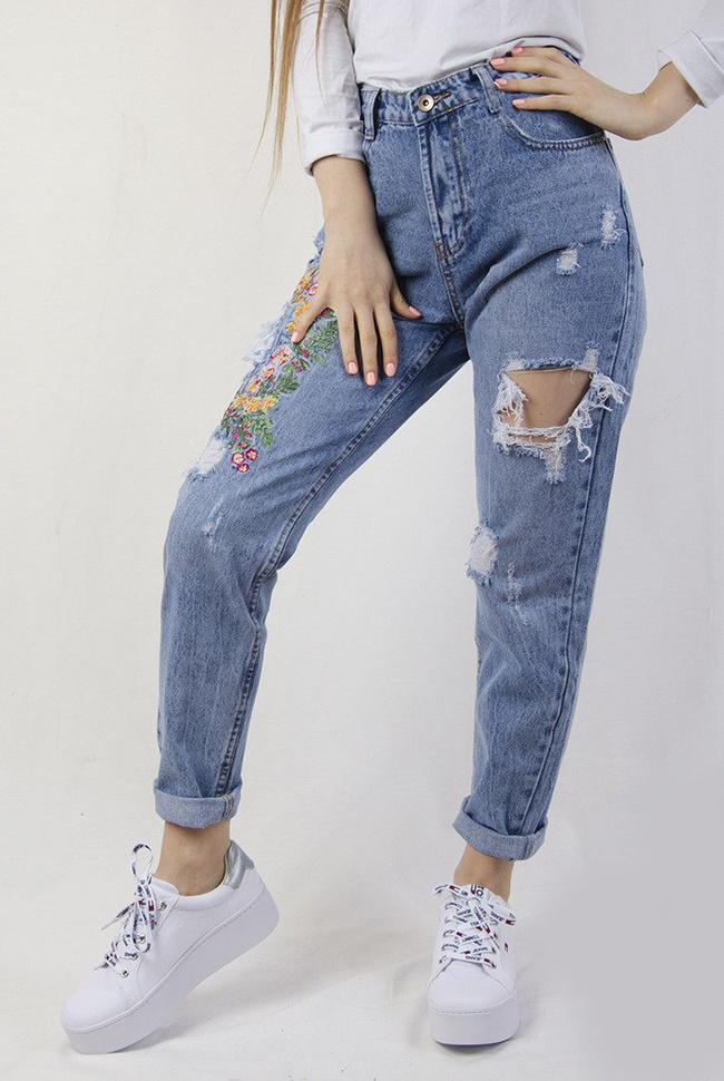 Spodnie typu boyfriend z kwiatami