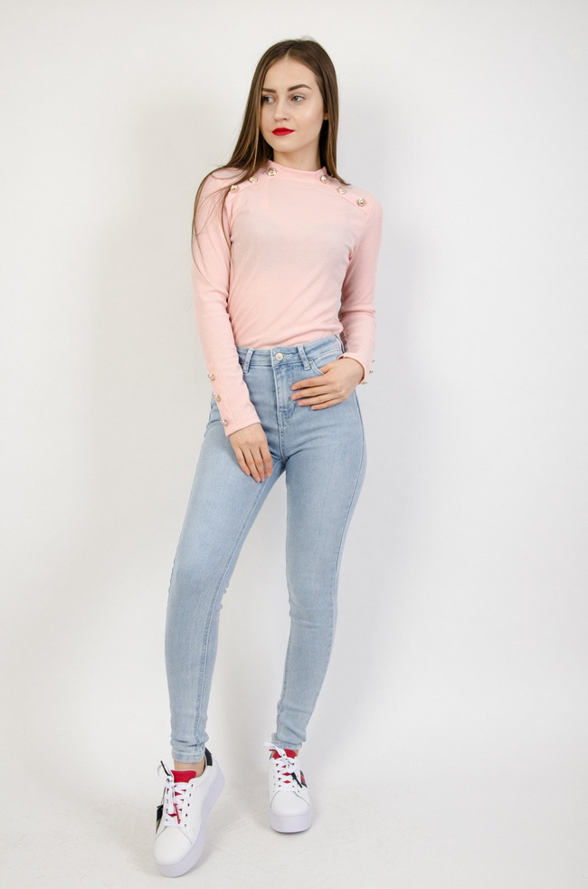 Jasne spodnie jeansowe z wyższym stanem