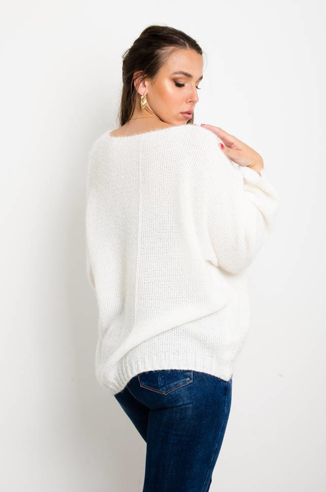BIAŁY SWETER NIETOPERZ Z DEKOLTEM W SZPIC