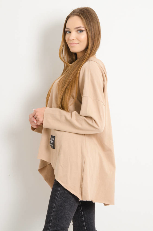 ASYMETRYCZNA BLUZKA Z OZDOBNĄ NASZYWKĄ- BRĄZOWA