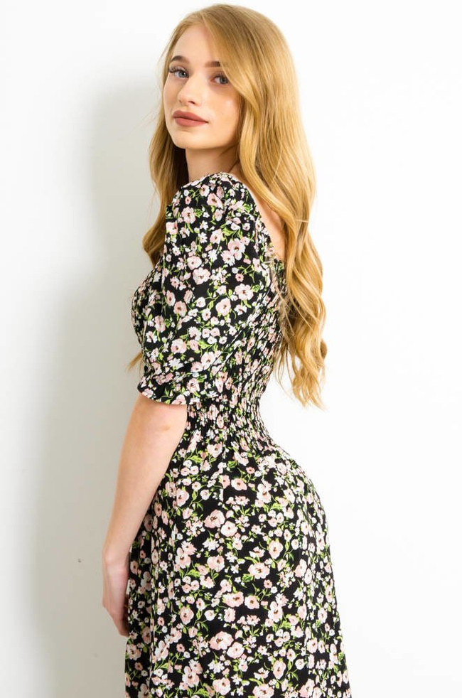 CZARNA SUKIENKA Z BUFKAMI W RÓŻOWE KWIATY
