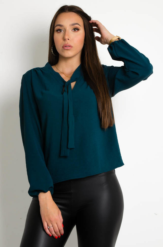 ZIELONA BLUZKA NA DŁUGI RĘKAW Z WIĄZANIEM PRZY DEKOLCIE