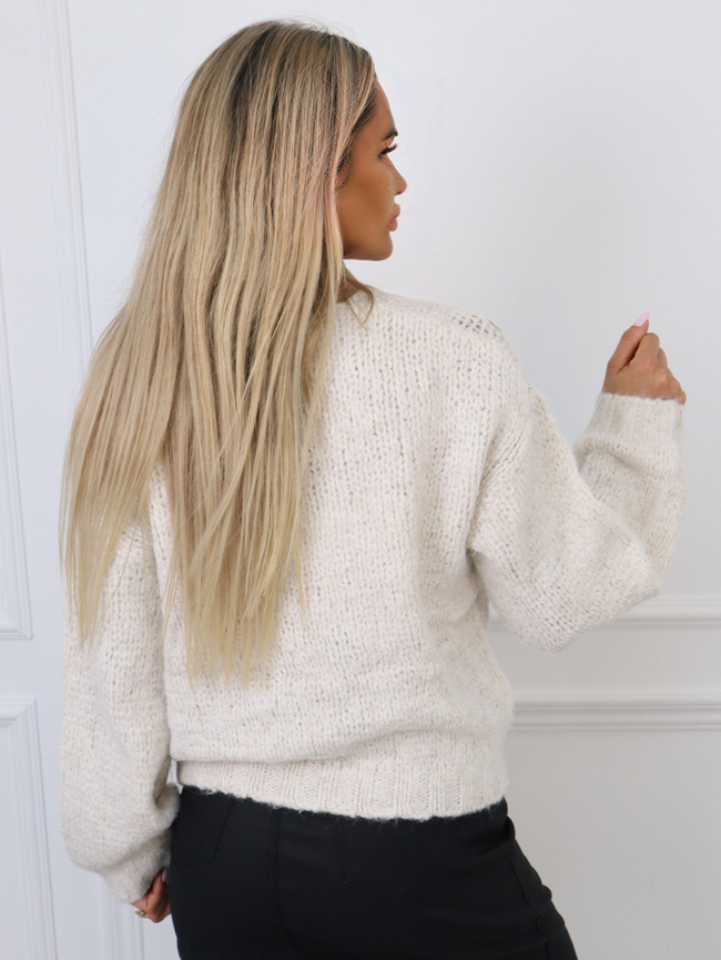SWETER ONE SIZE Z OZDOBNĄ MIENIACĄ SIĘ APLIKACJĄ-BEŻOWY