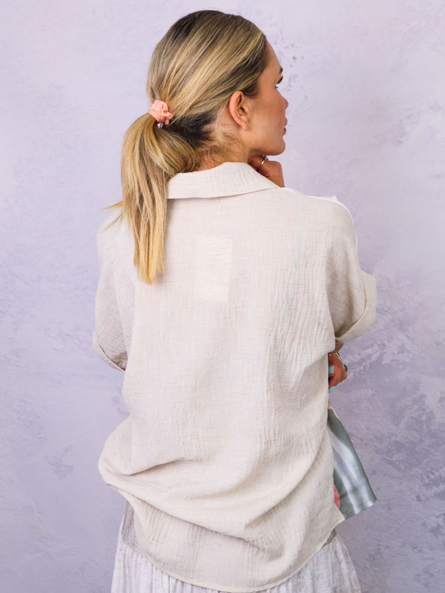 KOSZULA OVERSIZE Z KWIECISTYM NADRUKIEM- BEŻOWA