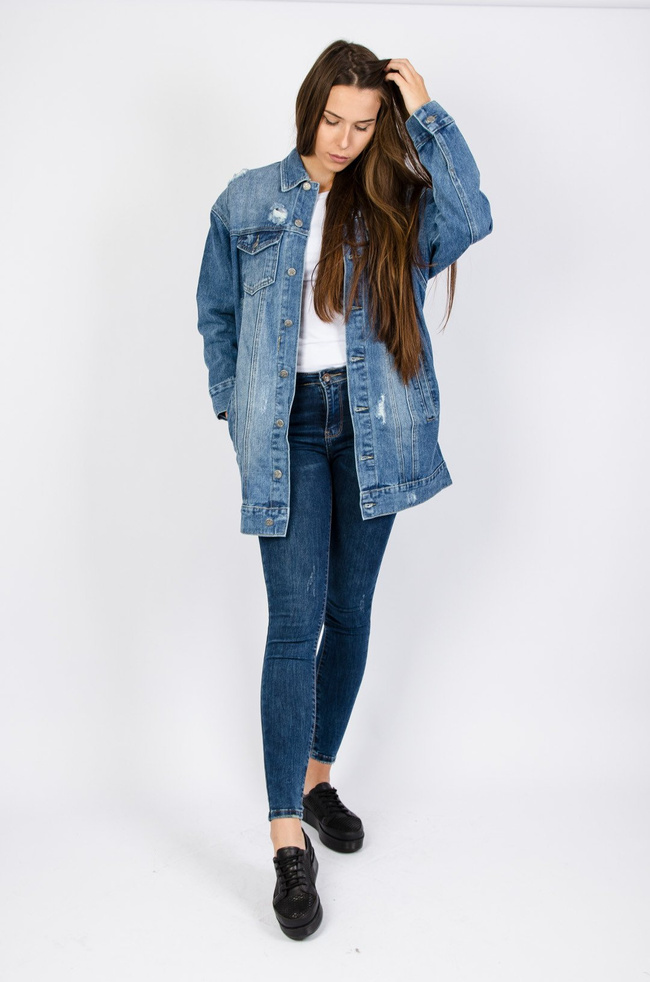 Ciemne spodnie jeansowe z przetarciami