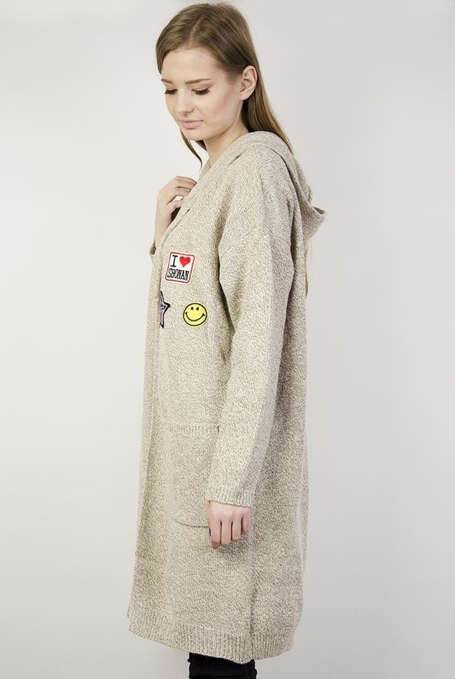 Beżowy kardigan z domieszką wełny z kapturem i naszywkami