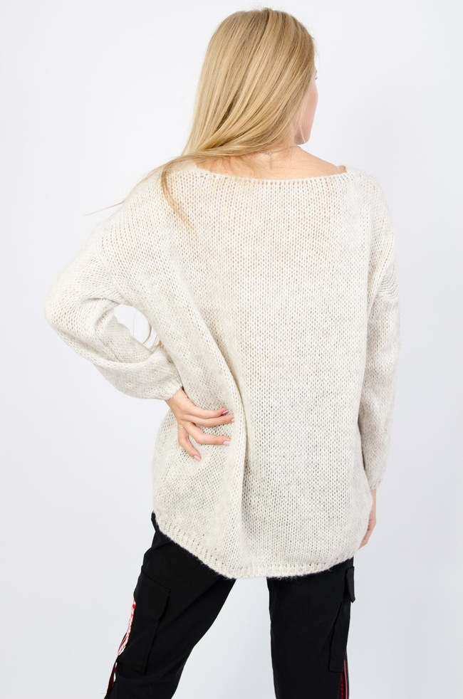 Beżowy sweter oversize