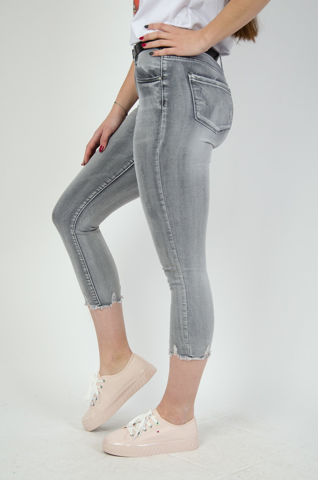 Szare cieniowane spodnie jeansowe 7/8 z szarpaniem na dole nogawki