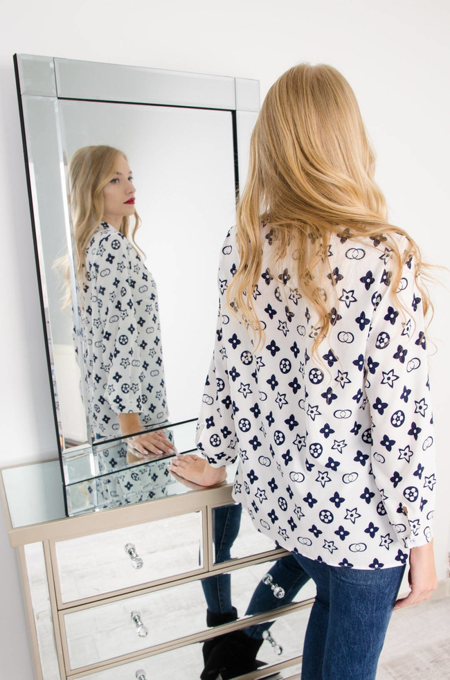 BIAŁA WZORZYSTA BLUZKA Z KOŁNIERZEM