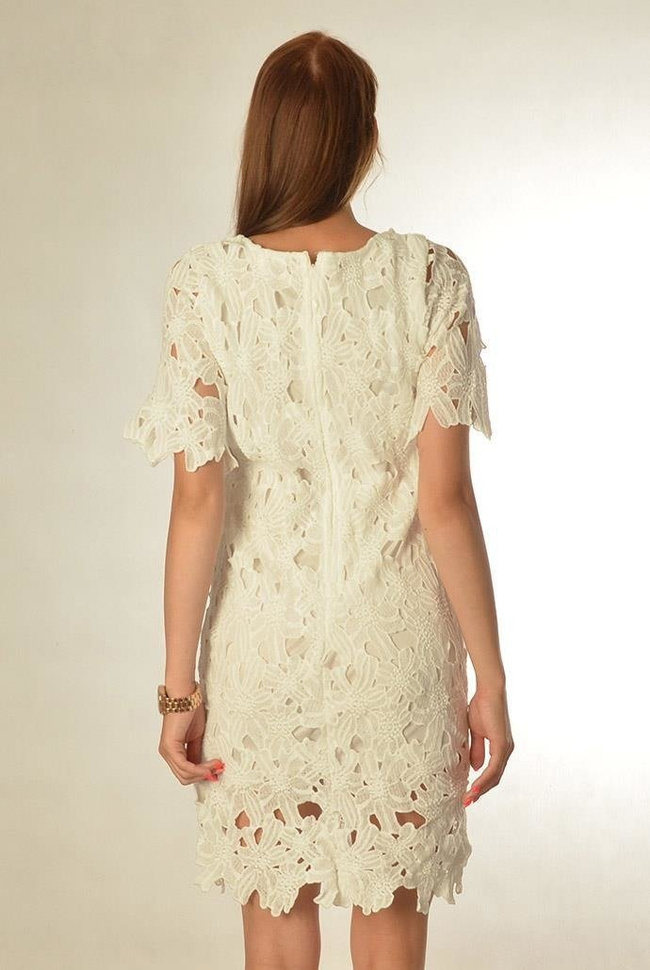 Biała koronkowa sukienka na krótki rękaw