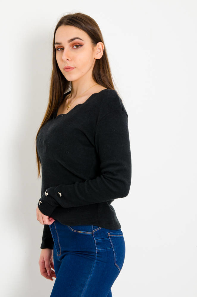 CZARNA BLUZKA Z OZDOBNYM DEKOLTEM I GUZIKAMI