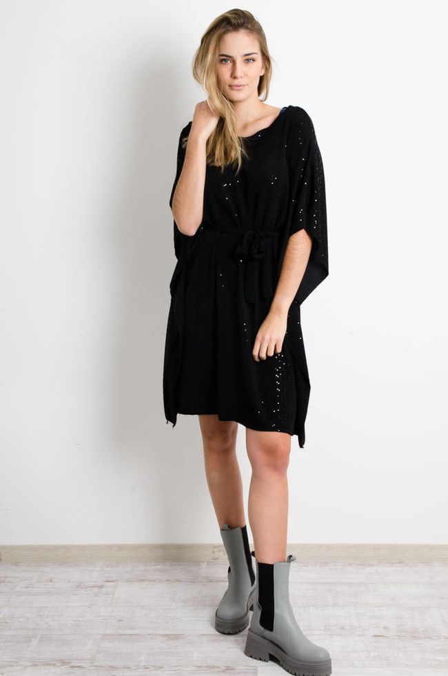 CZARNA BŁYSZCZĄCA SUKIENKA- NIETOPERZ