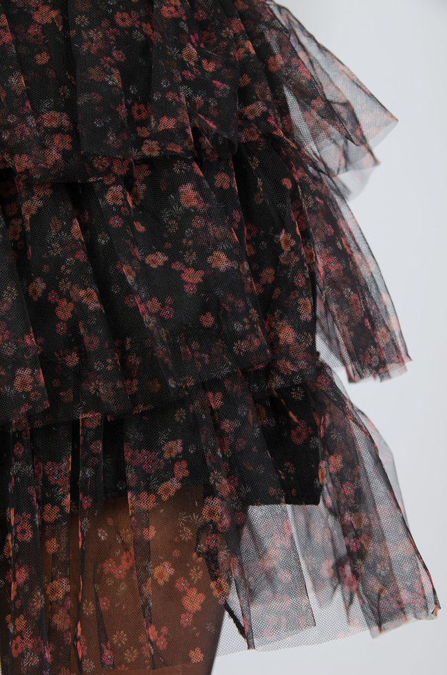 Czarna tiulowa spódnica mini w drobne kwiatki