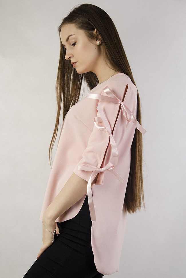 Różowa asymetryczna bluzka z kokardkami