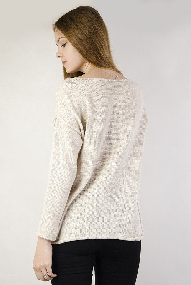 Beżowy sweter z kieszonką