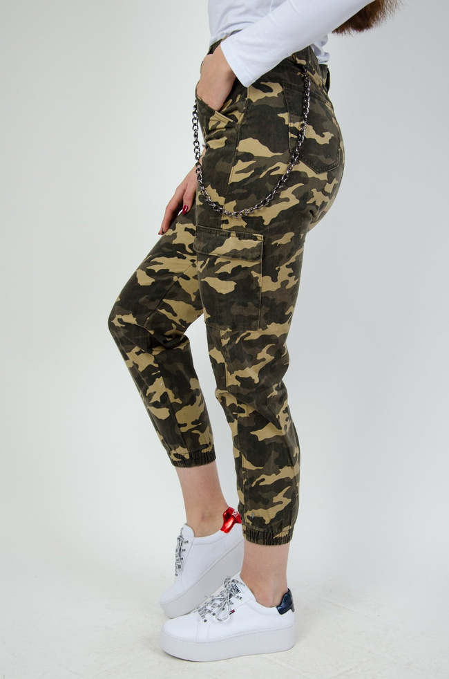 Joggery moro z doczepianym łańcuszkiem