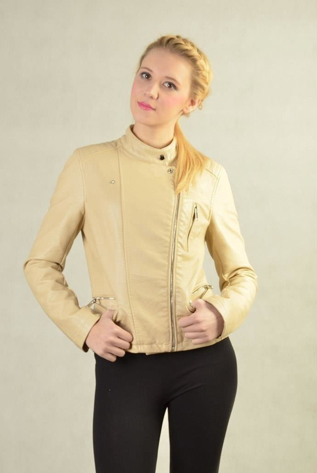 Beżowa ramoneska wykonana ze skóry ekologicznej