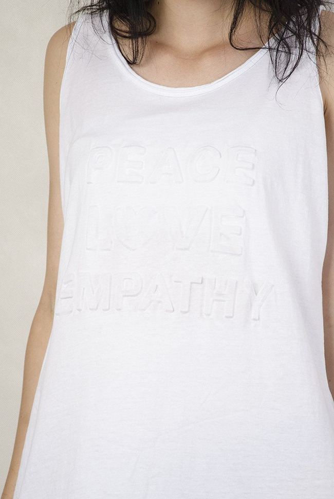 Długa, biała sukienka na ramiączka