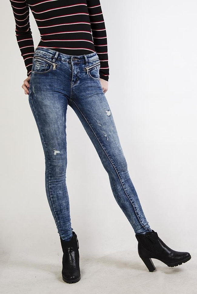 Spodnie jeansowe z zamkami, pogniecione przy nogawkach