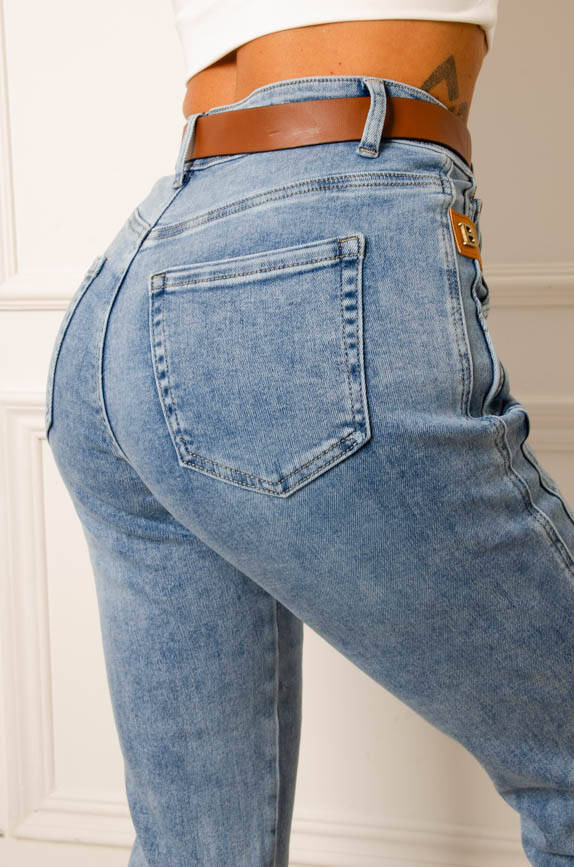 SPODNIE JEANSOWE Z OZDOBNYMI PRZESZYCIAMI NA NOGAWKACH- JEANS+ PASEK- NIEBIESKIE