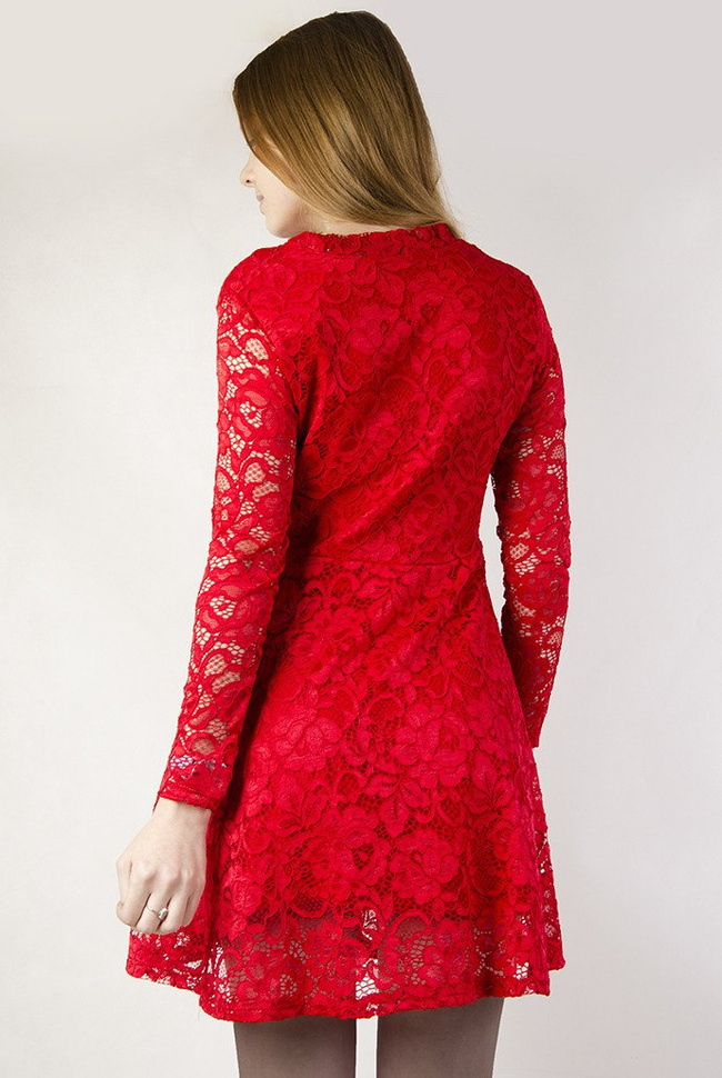 Czerwona koronkowa sukienka z wiązaniem pod szyją