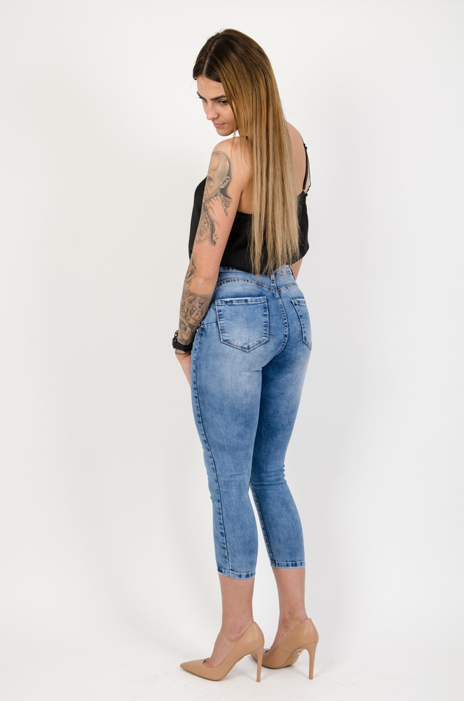 Jasne spodnie jeansowe 7/8, typu push up