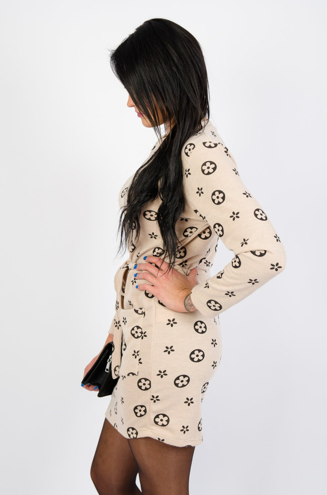 Beżowa dzianinowa sukienka w brązowe wzory