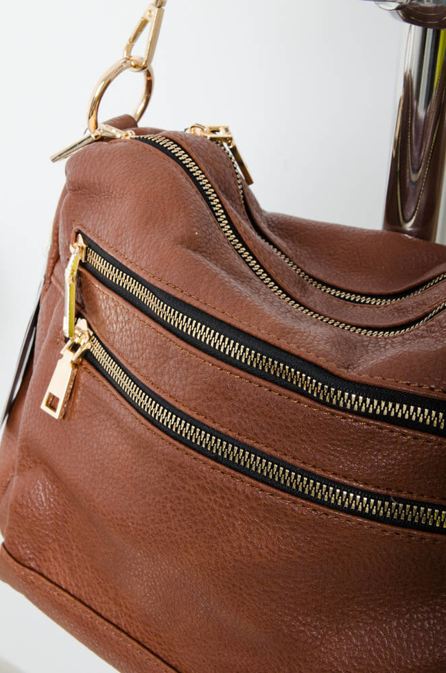 BRĄZOWA TOREBKA TYPU SHOPPER Z OZDOBNYMI ZAMKAMI