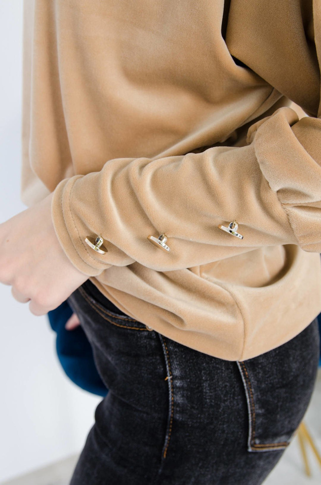 BEŻOWA WELUROWA BLUZA ZE ZŁOTYMI GUZIKAMI