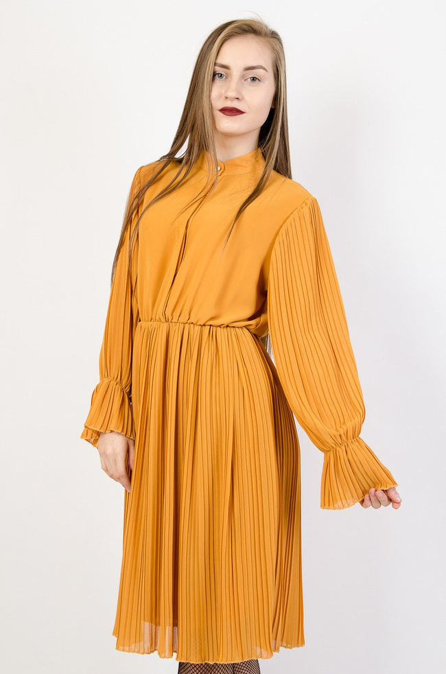 Musztardowa plisowana sukienka midi