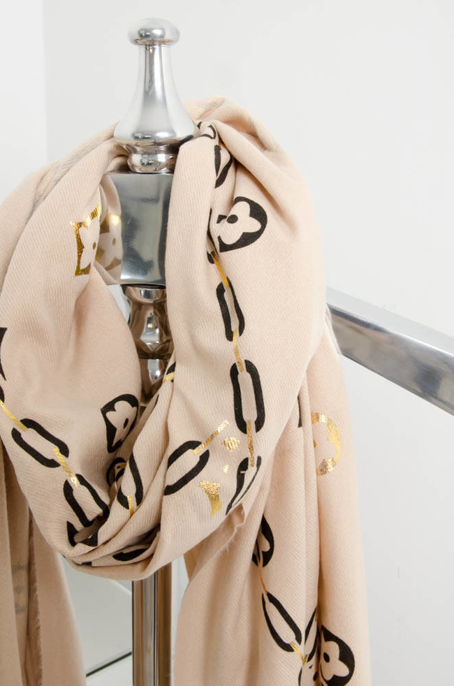 SZAL ZE ZŁOTYM ZDOBIENIEM W KOLORZE CIEPŁEGO BEŻU