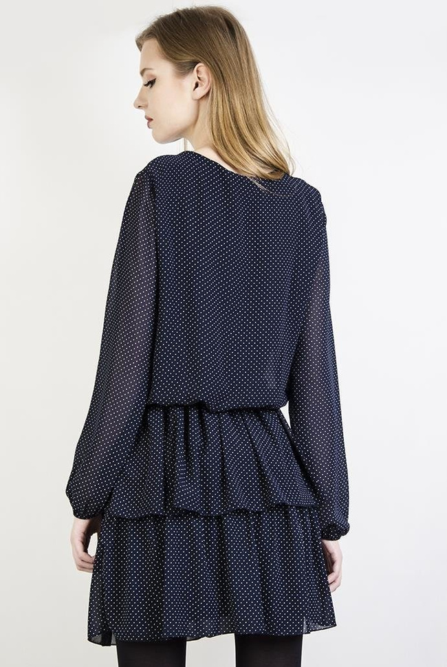 Granatowa sukienka w białe kropki z wiązaniem w pasie