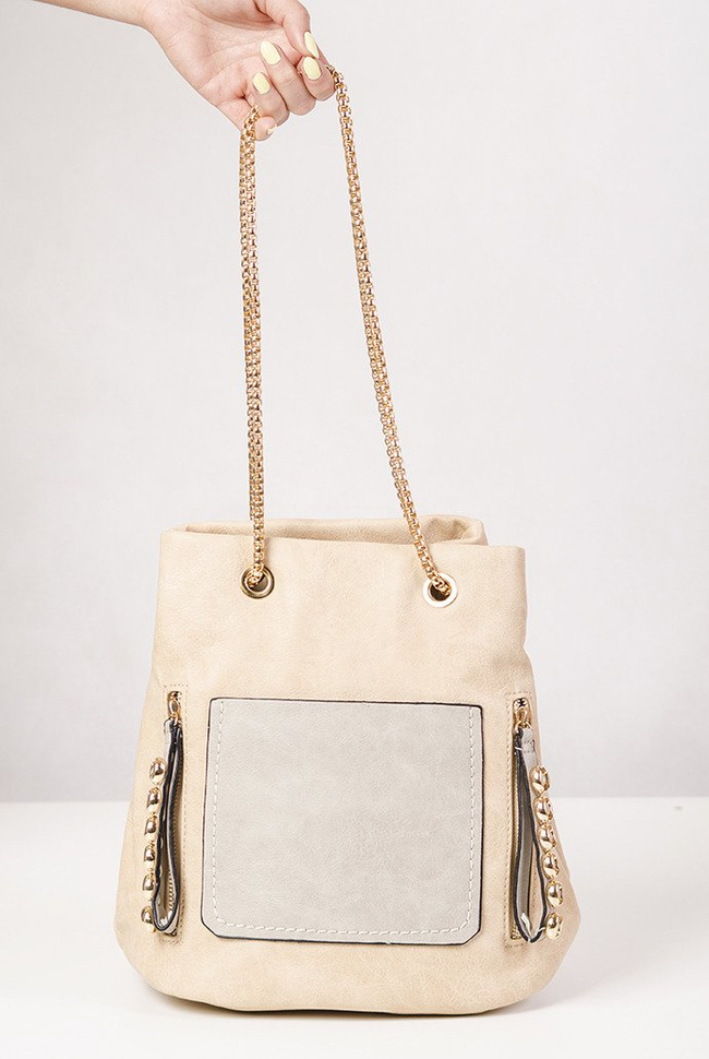 Beżowo-szara torebka na złotym łańcuszku