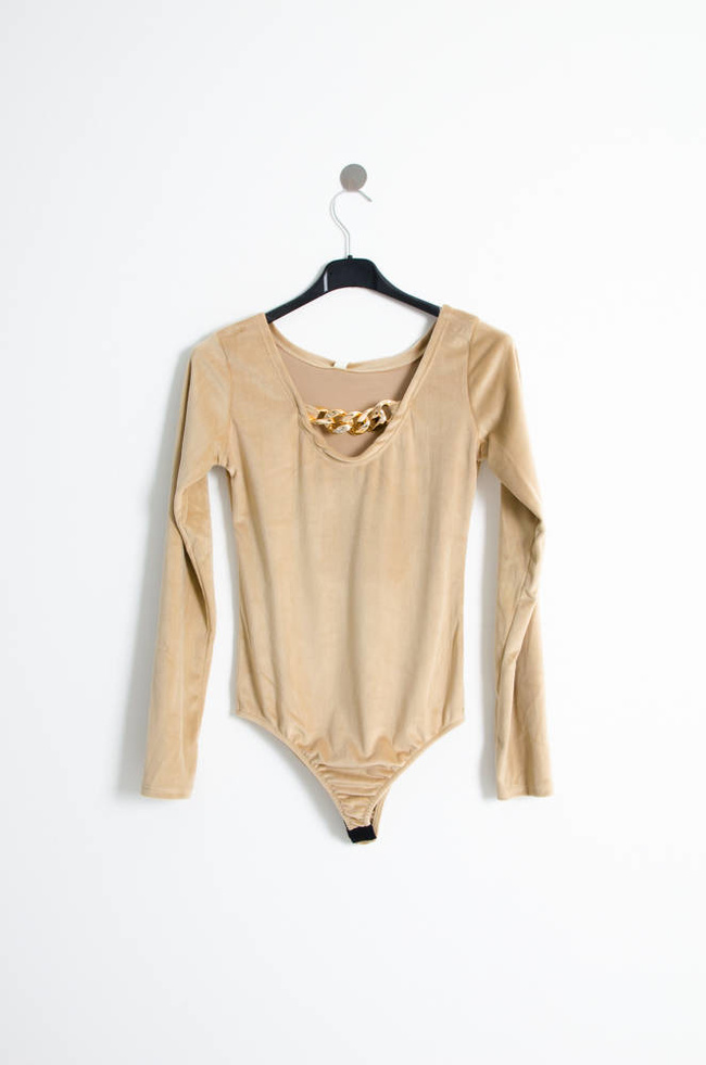 BEŻOWE WELUROWE BODY Z ŁAŃCUSZKIEM 