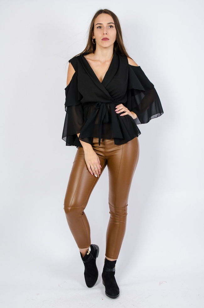 Czarna bluzka hiszpanka z odkrytymi ramionami