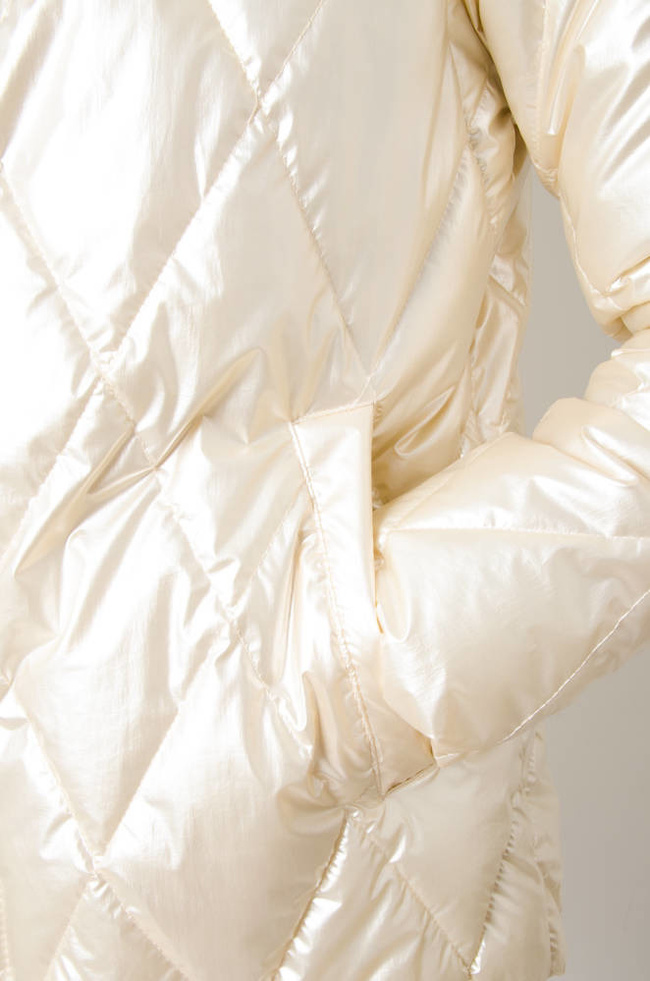 KURTKA PRZEJŚCIOWA PIKOWANA Z KAPTUREM - EKRI