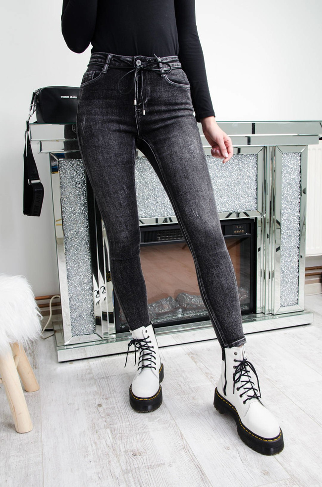 CZARNE JEANSY Z EFEKTEM SPRANIA,PASEK-RZEMYK W ZESTAWIE