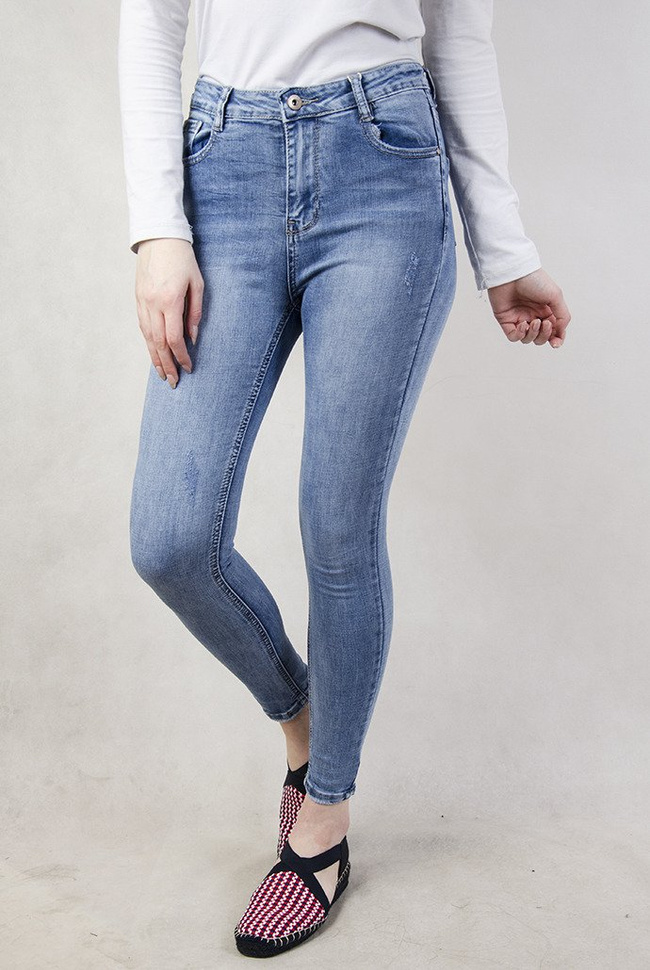 Jasne spodnie jeansowe dopasowane