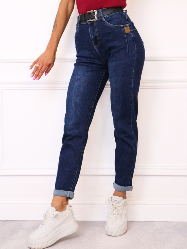  SPODNIE JEANSOWE MOM FIT Z PRZESZYCIAMI PRZY KIESZENIACH I NASZYWKĄ PUSH UP+ PASEK 
