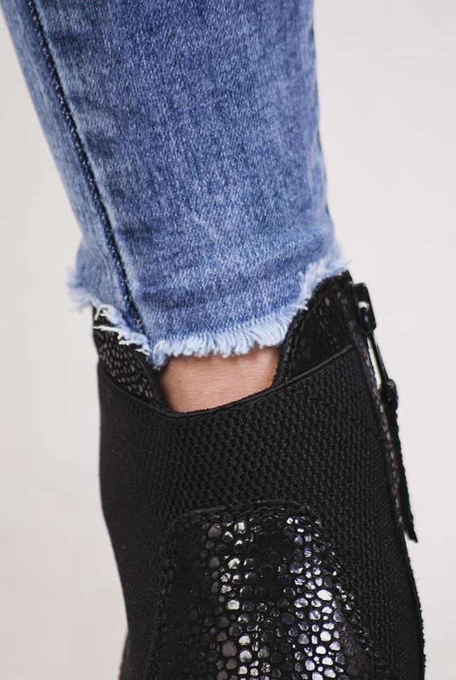 Jeansowe spodnie skinny jeans z wysokim stanem