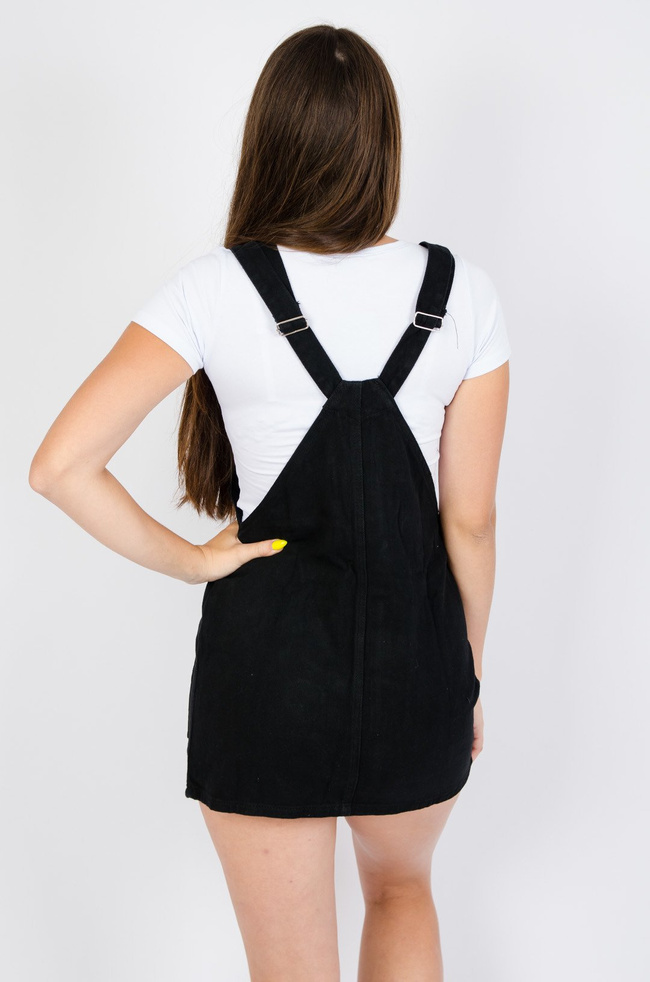 Czarna sukienka ogrodniczka