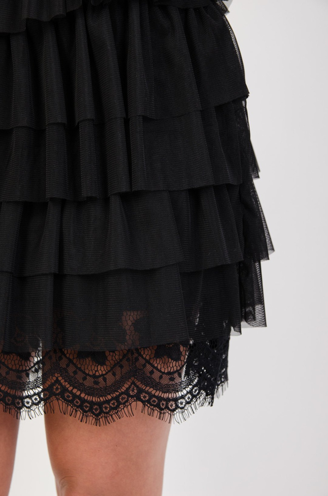 Różowo czarna sukienka z tiulowym dołem oraz koronką