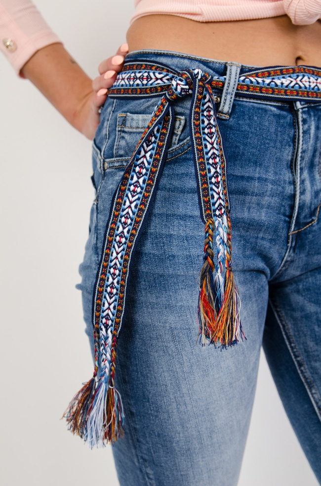 Jeansowe spodnie joggery z kolorowym paskiem