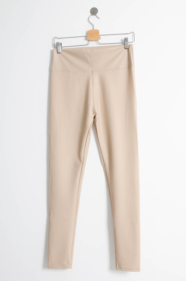 BEŻOWE LEGGINSY Z IMITACJI SKÓRY