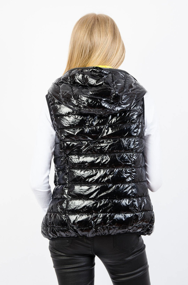 CZARNA BŁYSZCZĄCA KAMIZELKA Z KAPTUREM 