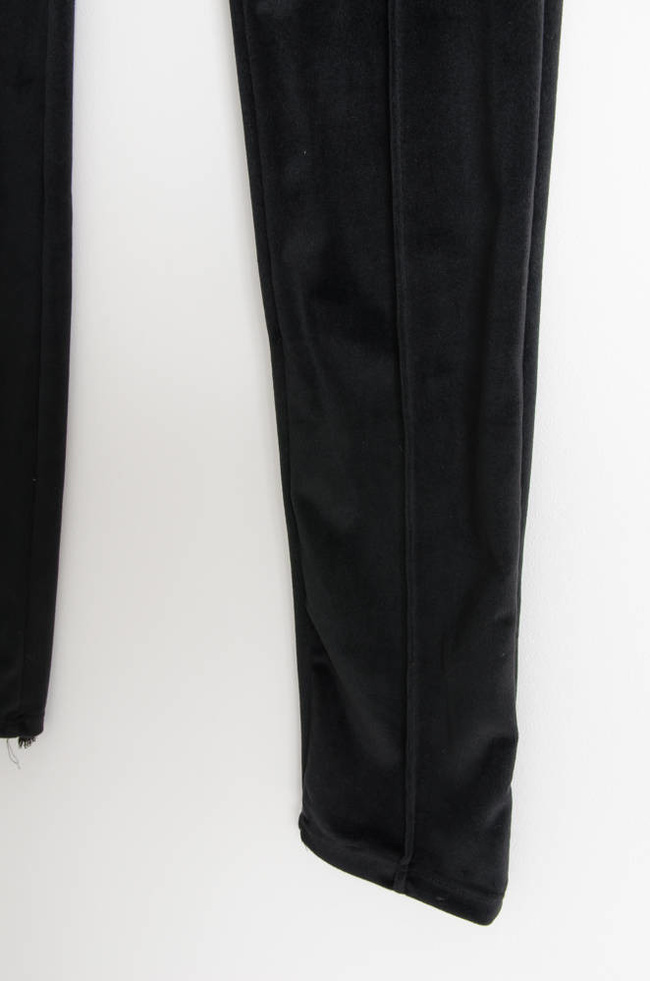 CZARNE WELUROWE SPODNIE Z PRZESZYCIEM WZDŁUŻ NOGAWKI