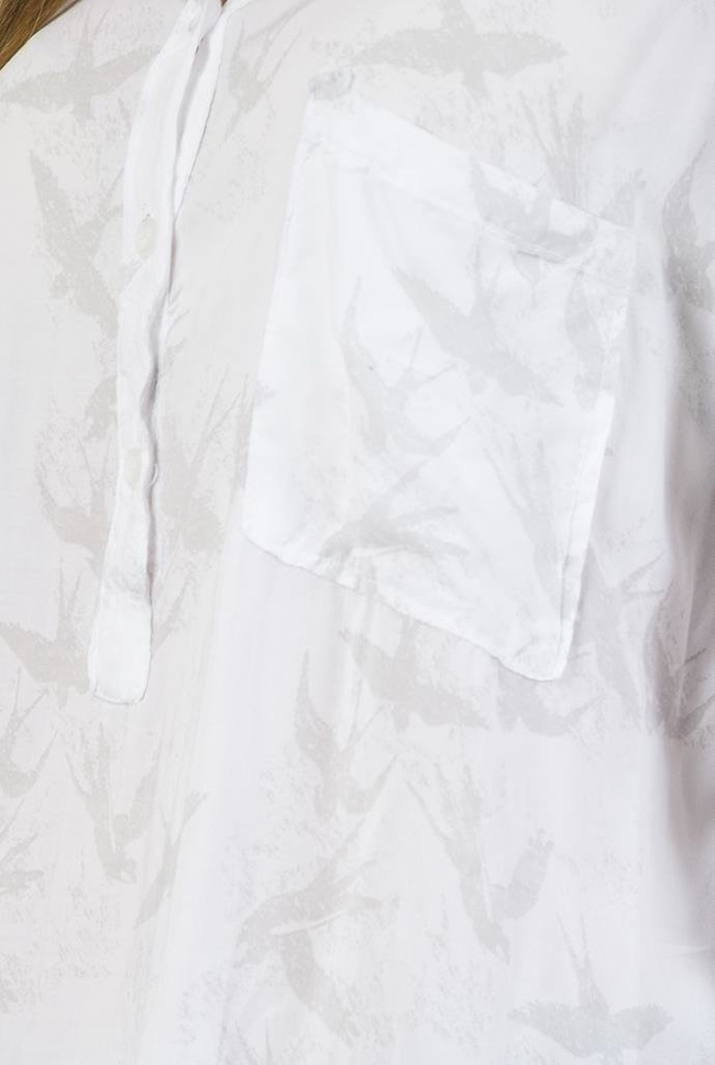 koszula  biała   w jaskółki