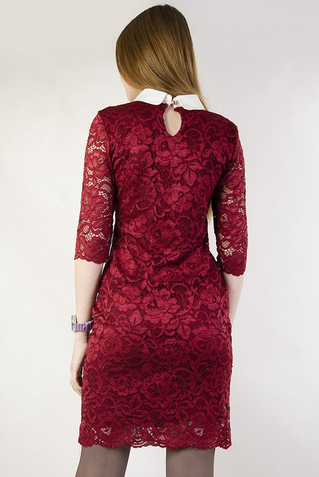 Koronkowa bordowa sukienka z białym kołnierzykiem
